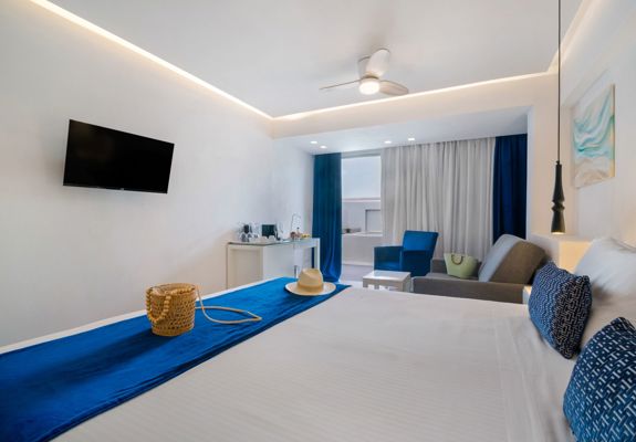 Knossos Beach Lower Ground Level Suite With Private Pool DSCF5164