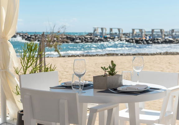 Knossos Beach Beach Life Restaurant decorated table next to the beach